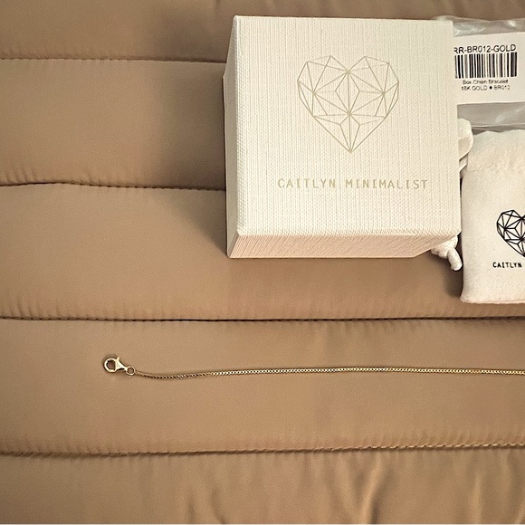 NIB- Gold-Plated Box Chain Bracelet by Caitlyn Minimalist in Yellow Gold - Picture 6 of 8